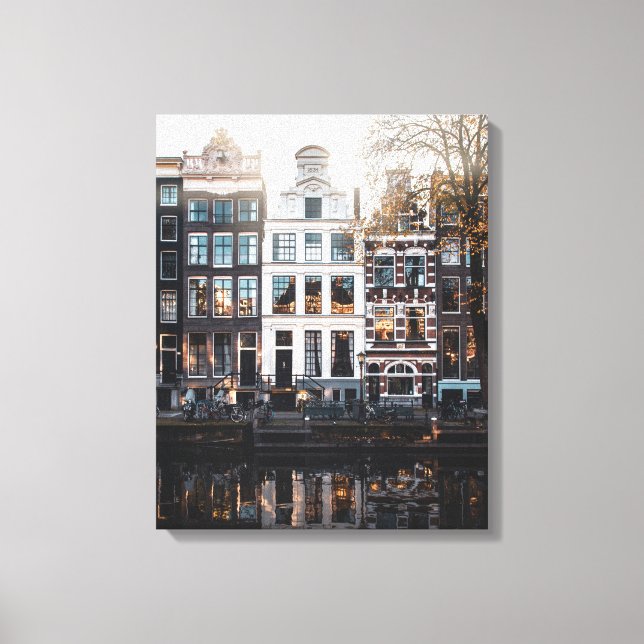 Amsterdamer Gebäude am Kanal, Stretched Leinwand (Vorderseite)