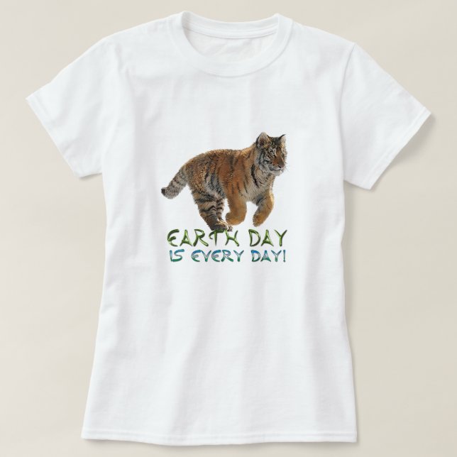 Amur Tiger Cub Planet Earth Day Art Shirt (Design vorne)