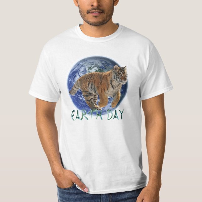 Amur Tiger Cub & Planet Earth Day Wildlife Shirt (Vorderseite)