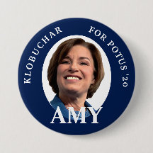 Amy Klobuchar Portrait in Blau und Weiß