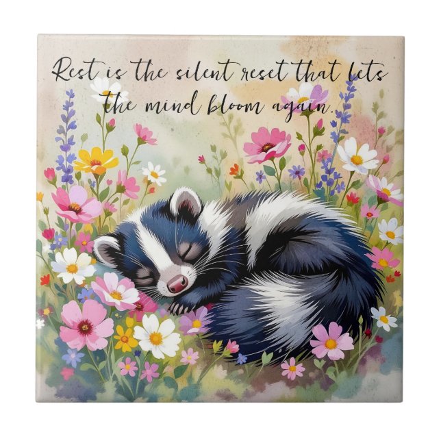 An Adorable Skunk Napping in Flowers and Quote Fliese (Vorderseite)