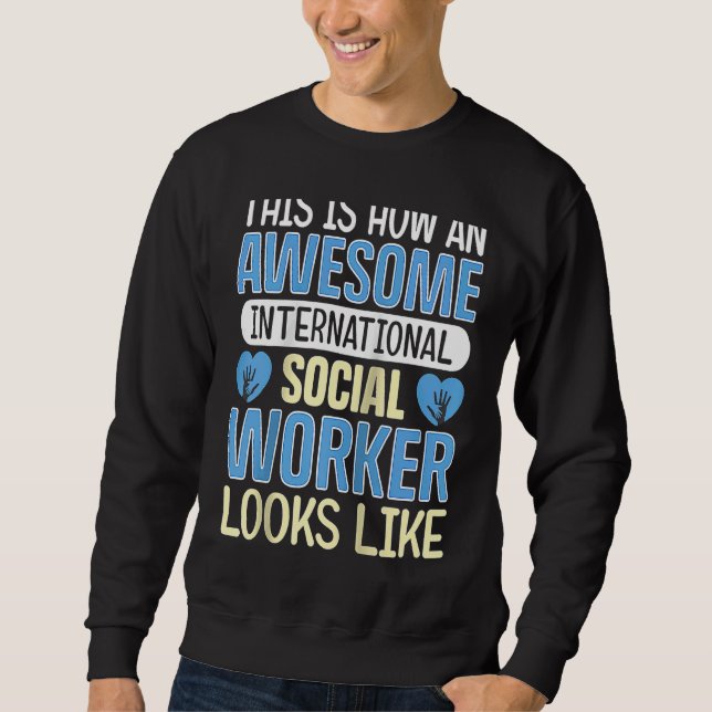 An Awesome International Social Worker Looks Like  Sweatshirt (Vorderseite)