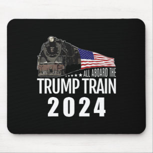 An Bord der Trump-Bahn 2024 - Amerikanische Flagge Mousepad