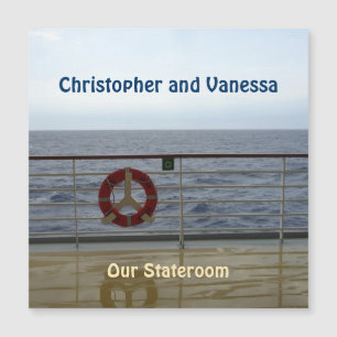 An der Bahnsteigtürmarkierung Magnetkarte