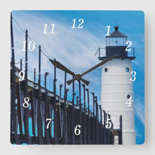 An der Manistee Wall Clock Quadratische Wanduhr (Vorderseite)