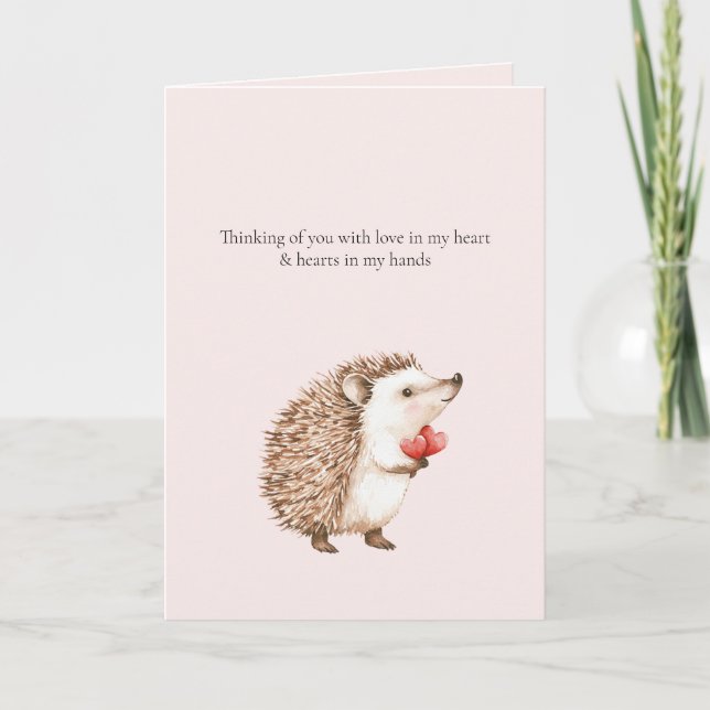 An dich denkend Hedgehog Hearts in Hands Karte (Vorderseite)