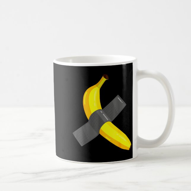 An die Wand geklebte Banane als Weihnachts-Pyjama- Kaffeetasse (Rechts)