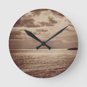 An Effect of the Sun, Normandy c.1857 (sepia foto) Runde Wanduhr