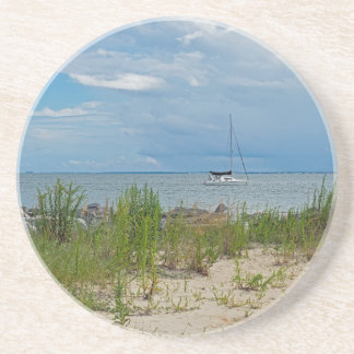 An einem abgelegenen Strand vorbei Getränkeuntersetzer