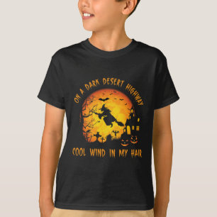An einem dunklen Wüste, cooler Wind in meinem Haar T-Shirt