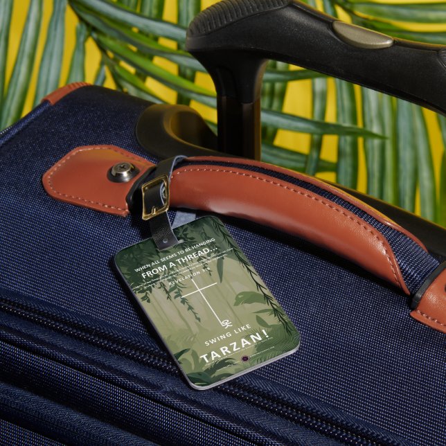 An einem Thread hängen Gepäckanhänger (Vorderseite Insitu 1)