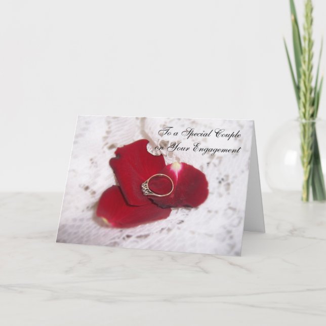 An Engagement Card Diamond Ring And Rose Petals Karte (Vorderseite)
