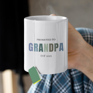 An Großvater EST 2025 befördert   Custom Zweifarbige Tasse