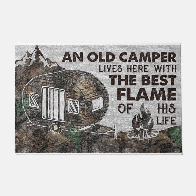 An Old Camper Live Here Doormat, Camping Decor Fußmatte (Vorderseite)