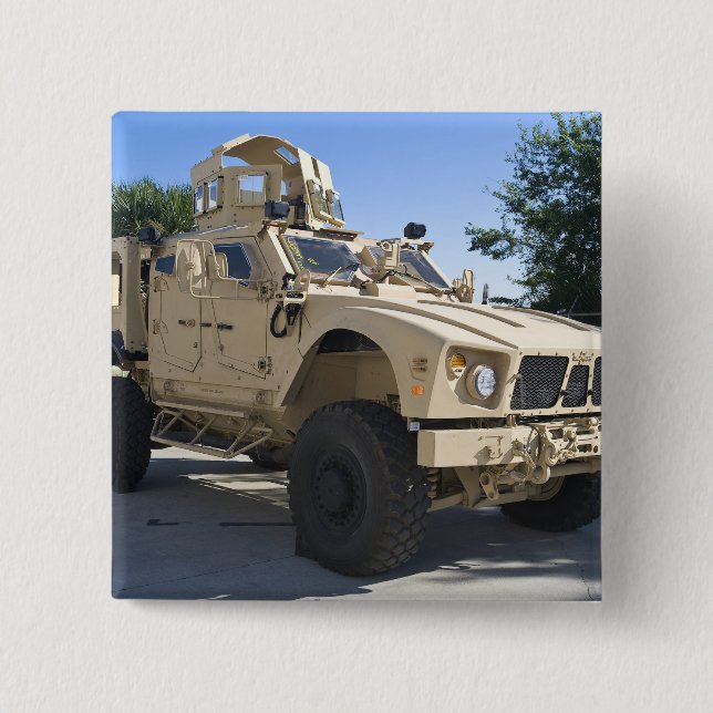 An Oshkosh M-ATV Button (Vorderseite)