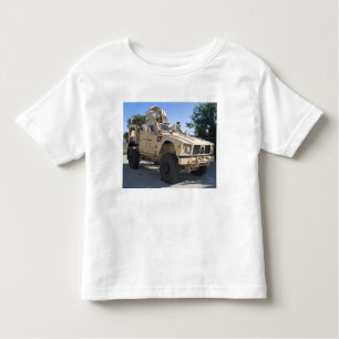 An Oshkosh M-ATV Kleinkind T-shirt