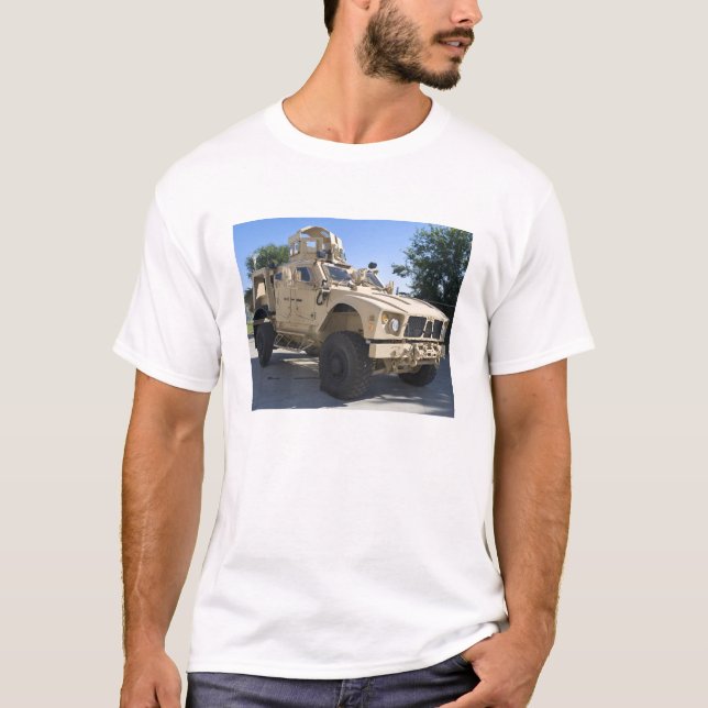 An Oshkosh M-ATV T-Shirt (Vorderseite)