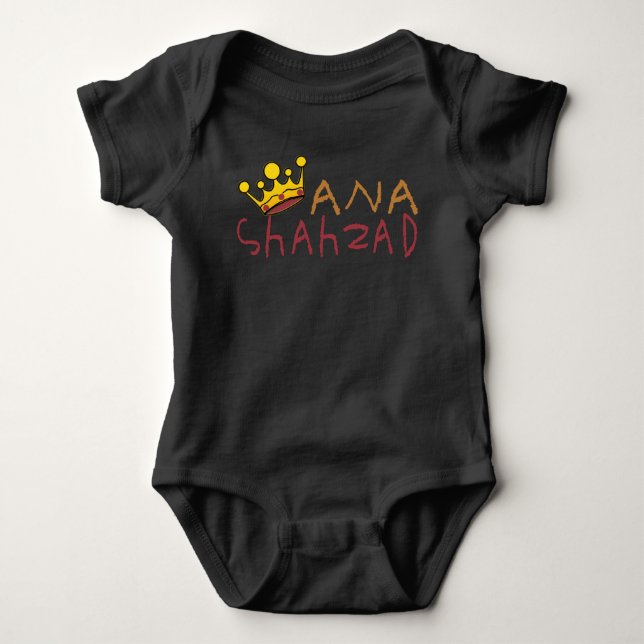ANA SHAHZAD BABY STRAMPLER (Vorderseite)