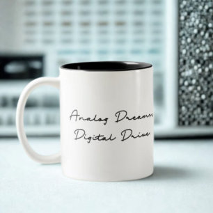 Analog Träume, Digital Drive. Kostenvoranschlag Zweifarbige Tasse