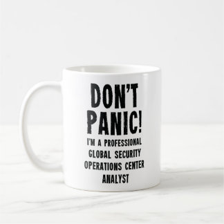 Analyst des Global Security Operations Center Kaffeetasse