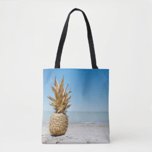 Ananas-Ananas-Früchte am Meer