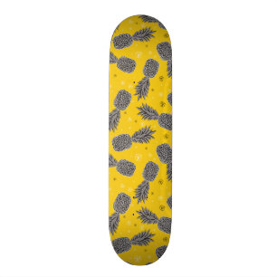 Ananas auf Gold Skateboard