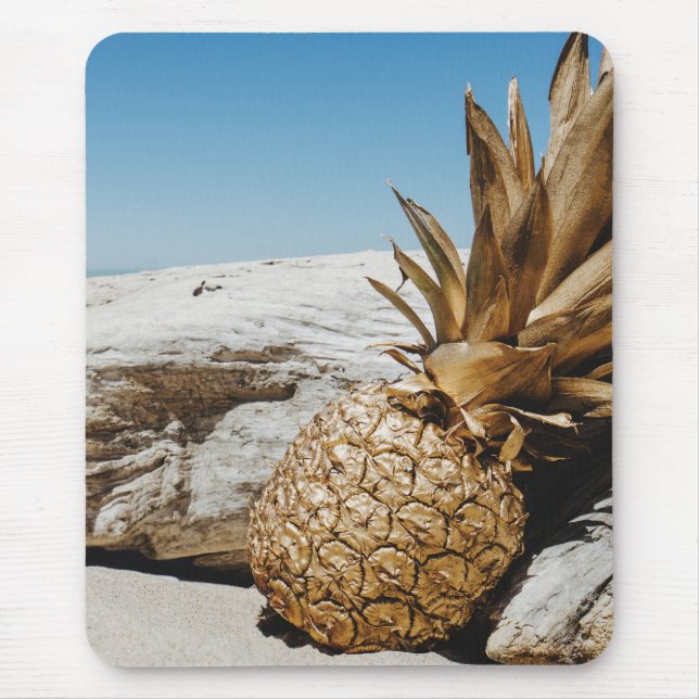 Ananas aus Gold am Strand Mousepad (Vorne)