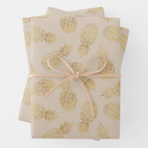 Ananas aus Gold auf Taupe