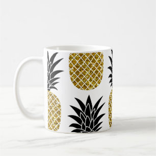 Ananas aus Gold: Von Hand Gezeichnet Weiß nahtlos. Kaffeetasse