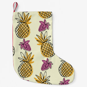 Ananas, Erdbeere Vintages Textildesign. Kleiner Weihnachtsstrumpf
