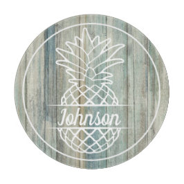 Ananas Familienname am rustikalen Strand der Holzk Schneidebrett