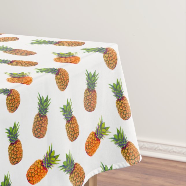 Ananas Früchte auf weißem Tablettenkern Tischdecke (Beispiel)