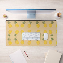 Ananas-Fruchtmuster auf braun Schreibtischunterlage