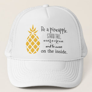 Ananas ist der Hut eines Truckerkappe
