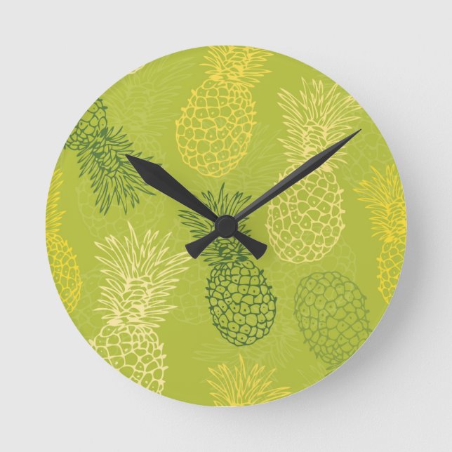 Ananas-Kontur-Muster auf Grün Runde Wanduhr (Vorderseite)