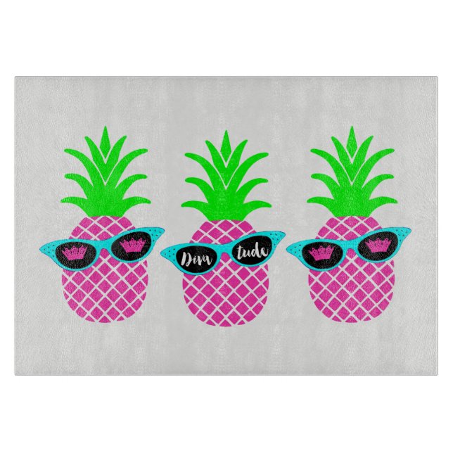 Ananas mit "DIVAtude" und Tiaras Schneidebrett (Vorderseite)