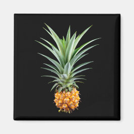 Ananas mit großen Haaren auf schwarzem Hintergrund Magnet