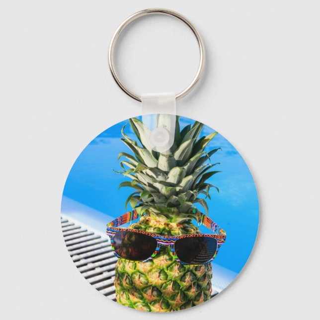 Ananas mit Sonnenbrille im Schwimmbad Schlüsselanhänger (Vorderseite)