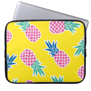 Ananas-Rausch: Helle Cartoon-Vintage. Laptopschutzhülle