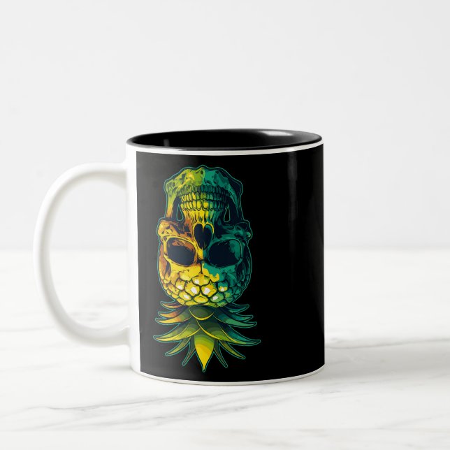 Ananas-Schädel-Schwingen auf der Pineapp Zweifarbige Tasse (Links)