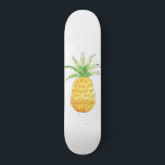 Ananas-Skateboard Skateboard<br><div class="desc">Dieses mädchenhafte Skateboard ist mit einem handgezogenen Ananas in Gelb- und Grüntönen dekoriert. Weil wir unsere eigenen Kunstwerke erstellen,  werden Sie dieses exakte Bild von anderen Designern nicht finden. Original Wasserfarbe © Michele Davies.</div>