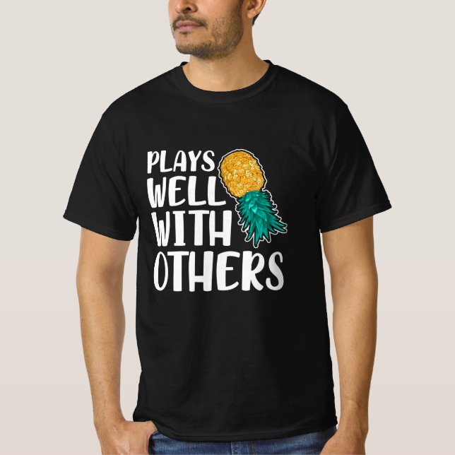 Ananas spielen gut mit anderen zusammen T-Shirt (Vorderseite)
