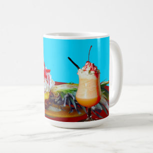 Ananas und Eis mit einem Fruchtsmoothie Kaffeetasse