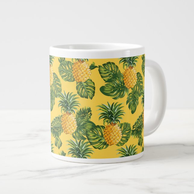 Ananas und tropische Blätter auf Gold Jumbo-Tasse (Vorderseite Rechts)