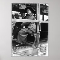 Anarchistin Emma Goldman auf einem Straßenwagen
