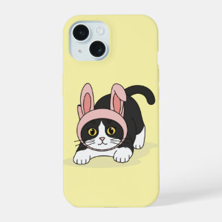 Anbetungswürdige Tuxedo-Katze in rosa Hasenohren-Ä iPhone 15 Hülle