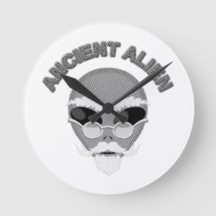 Ancient Alien Head Newsprint Runde Wanduhr