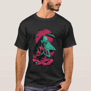 Ancient Alien Pyramid UFO Entführung Verschwörung  T-Shirt