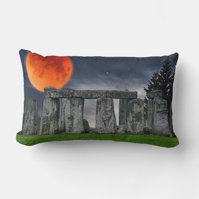 Ancient Stonehenge & Mystical Red Full Moon Lendenkissen (Vorderseite)
