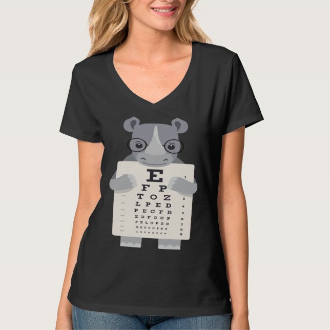 and Cute Rhino with Glasses holding an Eye Chart T-Shirt (Vorderseite)